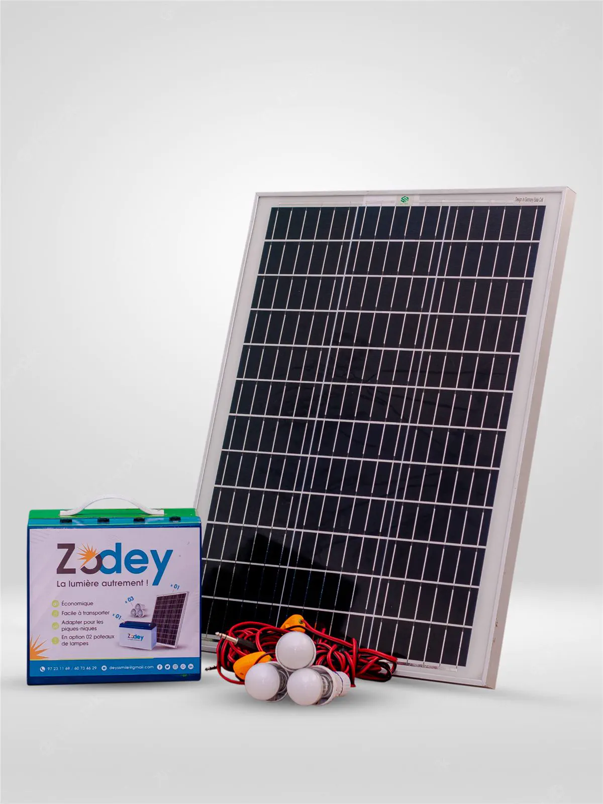 Kit solaire Zodey de DEY'S SMILE : panneau solaire, batterie et ampoules LED