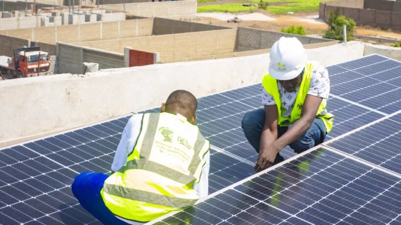 Installation de panneaux solaires sur une toiture
